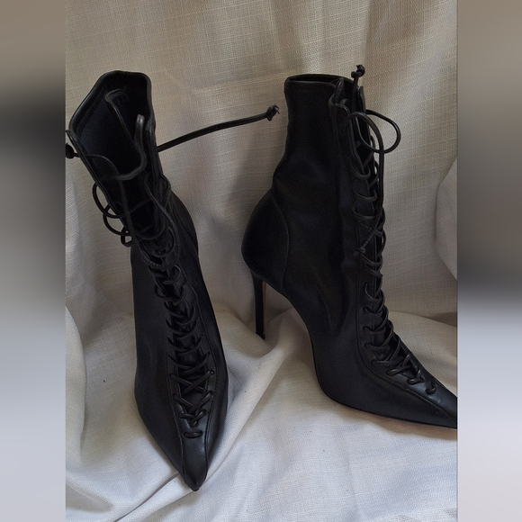 SCHUTZ Shoes New Sz 75 75b Shultz Black Skinny Heel Boot Lace